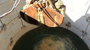 Провалилась земля у проезжей части при строительстве дренажного колодца в Бердске