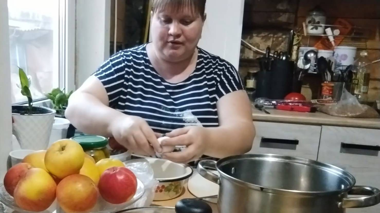 ПРОСТАЯ ЖИЗНЬ// ГОТОВЛЮ САЛАТИК ОЛИВЬЕ И БОЛТАЮ С ВАМИ