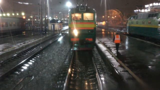 Подцепляют электровоз ЧС7 на станции Челябинск смотреть онлайн