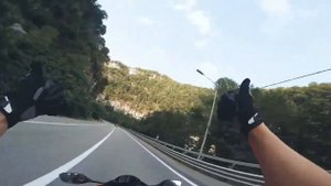 Очень быстрая езда по сочи на мотоцикле.С красивой музыкой. монтаж