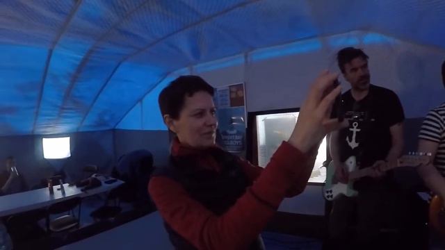 Концерт рок-группы на Барнео смотреть онлайн