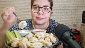 Мукбанг Пельмени со сметаной и хренодёром