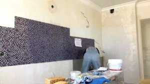 Затирка мозаики эпоксидной затиркой. Ремонт квартир в Новороссийске.