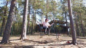 Экопарк Вереск (Ильичёво) на берегу озера Красавица. Качели над карьером.