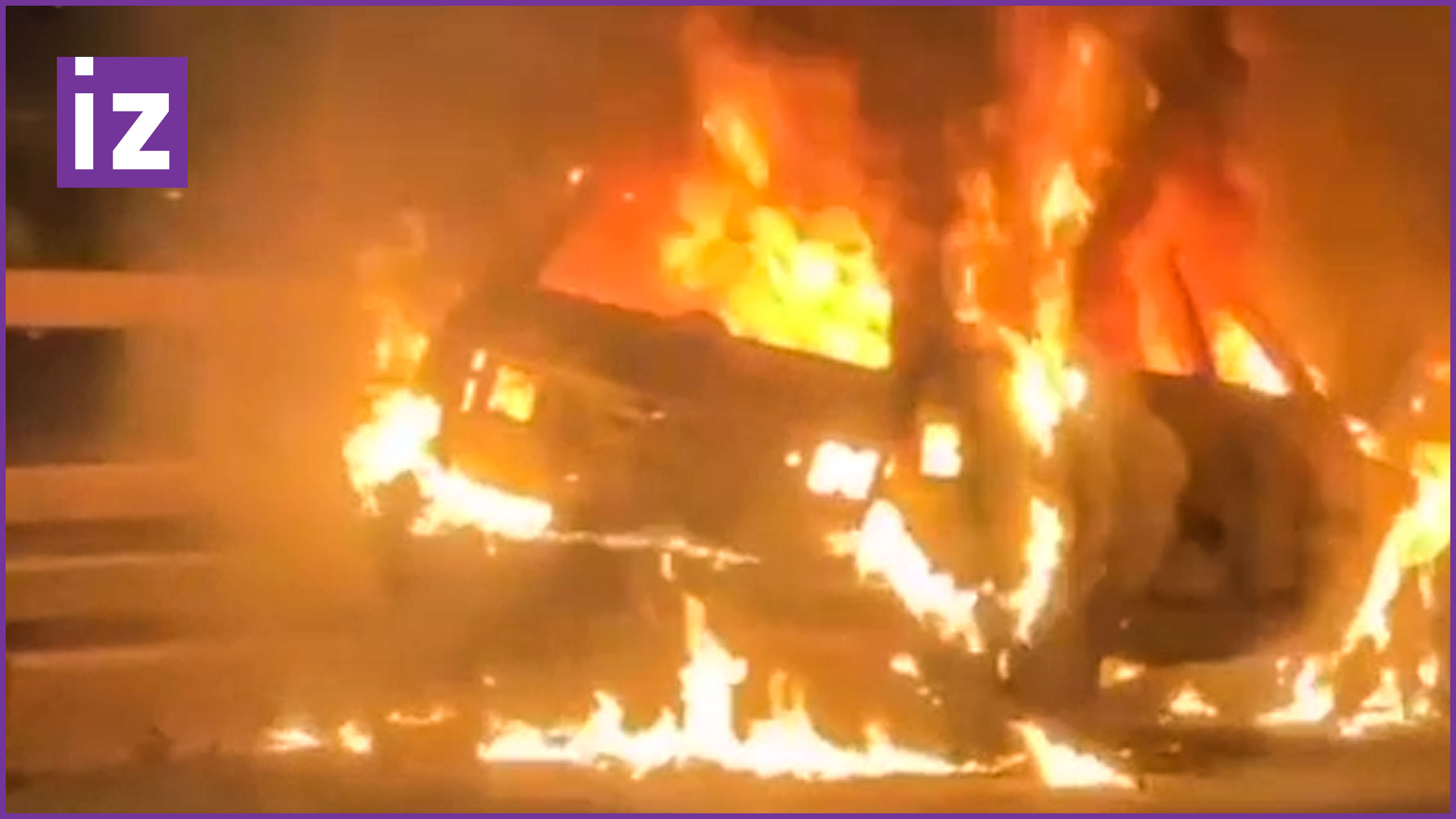 Машина загорелась прямо на Хорошевской эстакаде в Москве / РЕН Новости
