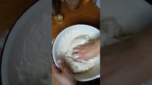 Рецепт теста которое ростаивается в холодной воде.. смотреть онлайн