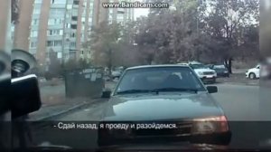 В Ростове пьяный водитель с битой и ножом отыгрался на жене.