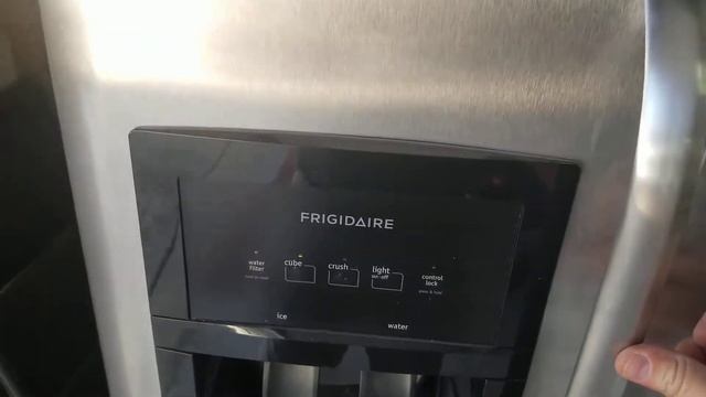 Electrolux Frigidaire FFHS2622MSJ Freezer Cold Fridge Warm смотреть онлайн