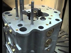 Гидроабразивная очистка головки блока дизельного двигателя