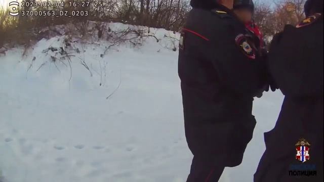 Полицейские нашли заблудившуюся с внуком женщину