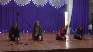 отбивка ритма на стаканчиках