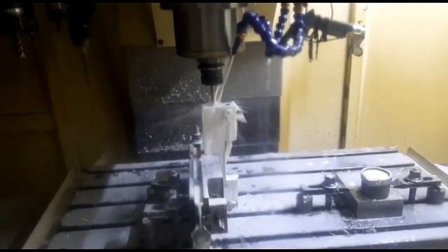 Опытный оператор.Фрезерный станок CNC Siemens Sinumerik 828D.