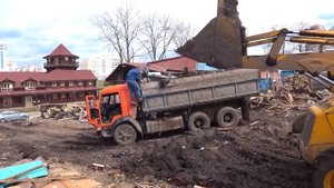 Ломаем дом , вывозим мусор на камазе (Работа в городе)- сколько стоит такая работа -????