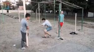 Пьяный мастер на турнике