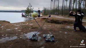 Петарда и бутылка газировки)))