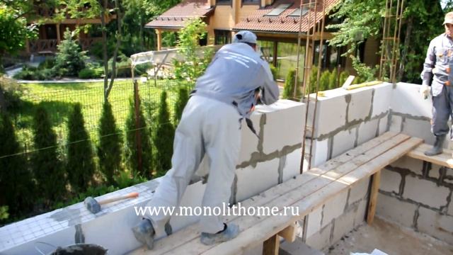 Строительство частного дома на монолитном железобетонном каркасе с заполнением газобетоном