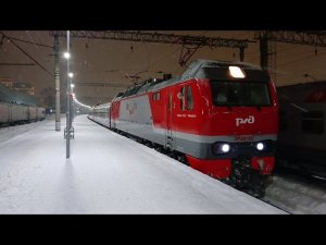 ЭП2К-352 с поездом "Москва-Казань" (#286) отправляется с Ярославского вокзала Столицы. 22.02.2024.