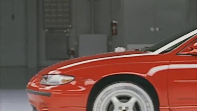 1997 Pontiac Grand Prix moderate overlap IIHS crash test смотреть онлайн