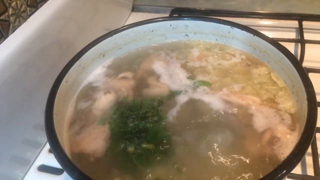 Зеленые Щи из щавеля на Курином бульоне. Домашние очень вкусные!