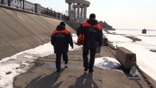 Сотрудники ГИМС МЧС России и органов власти напоминают гражданам об опасности весеннего льда