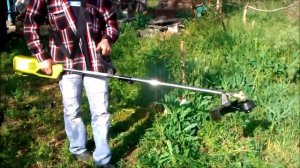 Электротриммер в работе