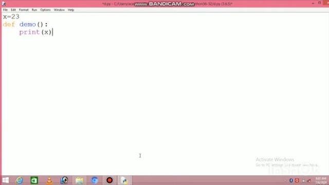 Default Argument and Global Variables in Python