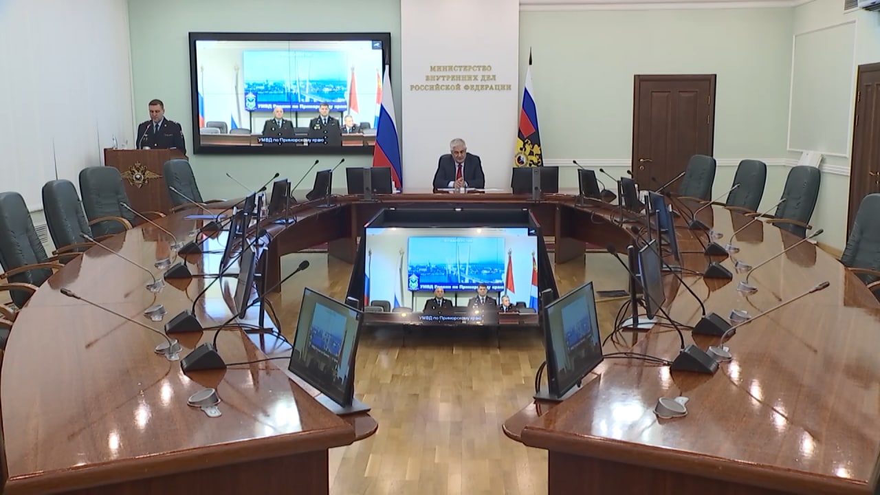 Владимир Колокольцев вручил награды сотрудникам, которые спасли погибавших людей