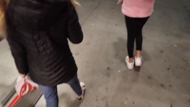 How To SHAVE Your LEGS | Teenager's FiRST TiME Shaving Legs!! ?