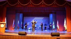 Скрипач Самвел Михтарян и рок-группа «Дега оаз».