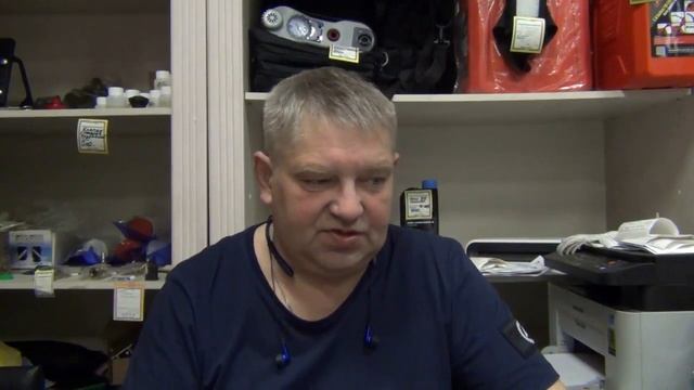 Пол гуляет на надувной лодке смотреть онлайн