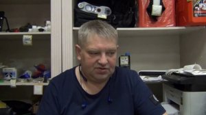 Пол гуляет на надувной лодке