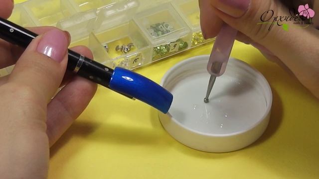 На Заметку! #2 Как установить стразы на ноготь / Note! #2 How to set rhinestones on the nail смотреть онлайн