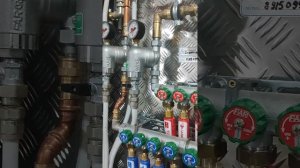 ??Узел ввода водоснабжения в квартире.