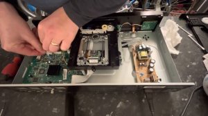 Fixing Pioneer BDP-450 Blu-ray player with disc read error and sticking tray.
