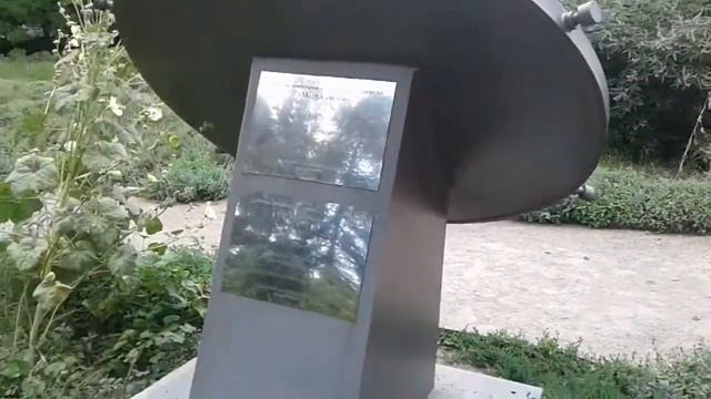 Солнечные часы.В Национальном ботаническом саду имени Н. Гришко . смотреть онлайн