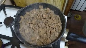 Как вкусно пожарить куриную печень с луком в сметане ?