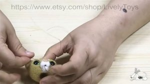 Needle felted toys. How to make thread whiskers / Валяние. Усы для валяной игрушки. Мастер класс