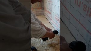 Использование скрытого крепежа и жидких гвоздей при монтаже шпунтованной половой доски