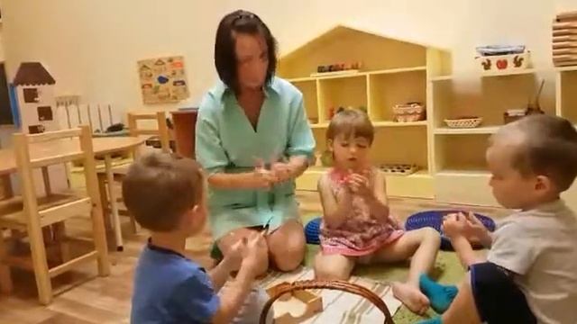 Так заканчиваются занятия в учебном классе Монтессори Сказка. смотреть онлайн