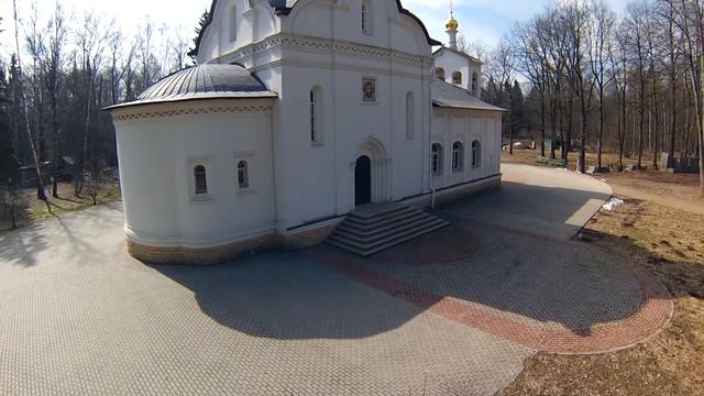 Храм Святых Новомучеников и Исповедников Российских в Коммунарке с высоты птичьего полета смотреть онлайн