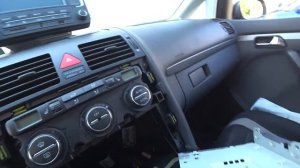 Меняю магнитолу в VW Touran 2005 года