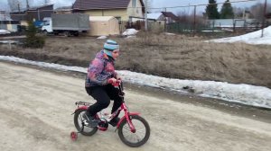 Стёпа учится ездить на велосипеде! День первый!!!