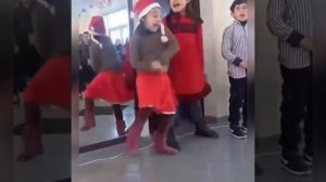 Весёлая девчонка