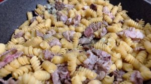 Макароны в сливочном соусе с беконом / Одна сковорода , быстрый ужин