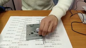 Как перевернуть защелку на Просам