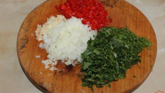 Люля - кебаб из курицы с кинзой и перцем