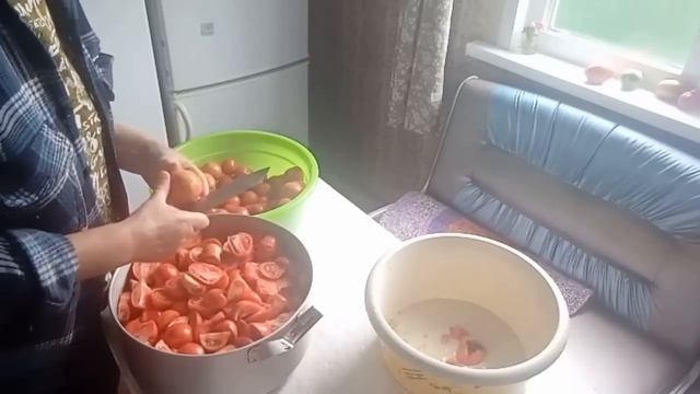 Заряжаю печку, мою пол // Варю помидоры // Супер заморозка помидор // смотреть онлайн