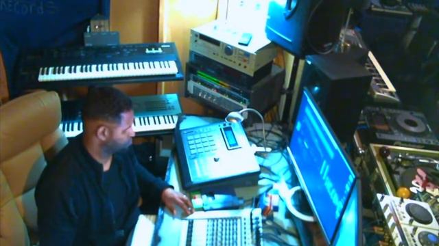 Mastering my new EP with Ozone 8! смотреть онлайн