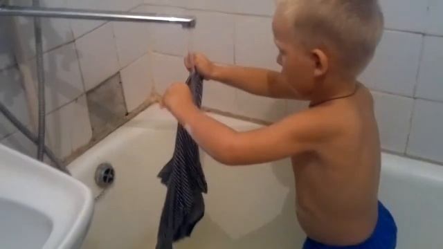 Ребёнок стирает смотреть онлайн