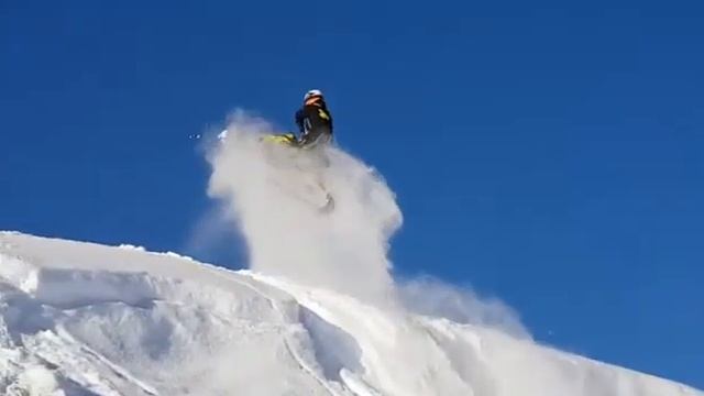 Dan Adams показывает приемы вождения смотреть онлайн